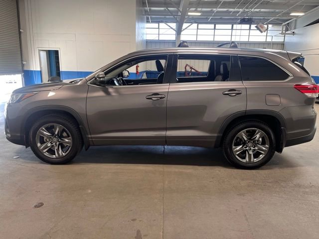 Used 2017 Toyota Highlander Limited Platinum w/ Carpet Mat Package AWD/4WD image 6