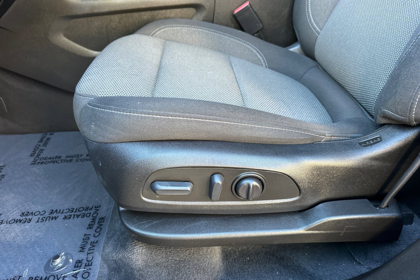 Used 2023 Chevrolet Traverse LT image 13