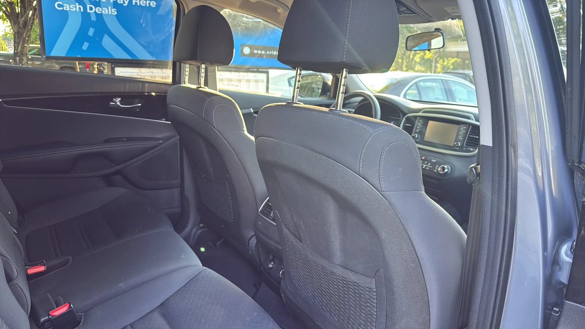 Used 2020 Kia Sorento LX AWD/4WD image 19