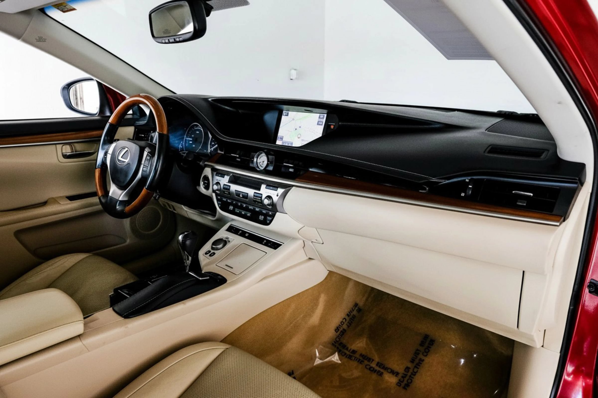 Used 2014 Lexus ES 300h w/ Luxury Package w/Bamboo Trim FWD image 12