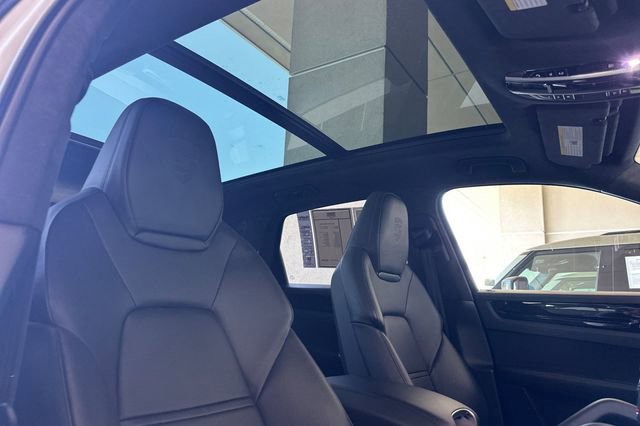 Used 2022 Porsche Cayenne Turbo AWD/4WD image 15