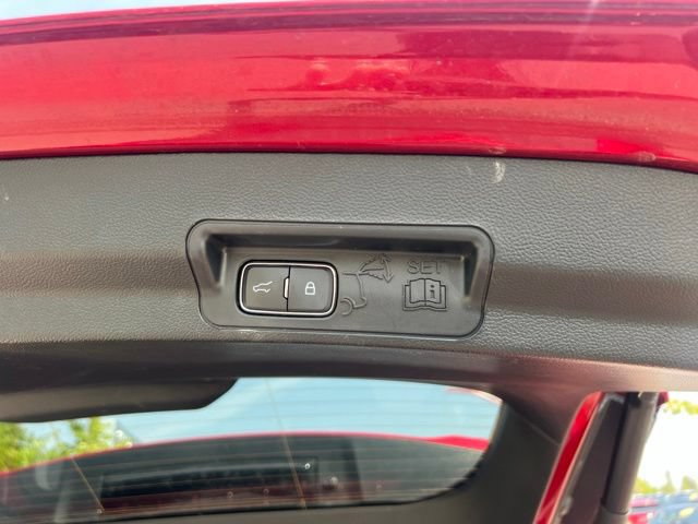 Used 2024 Ford Explorer XLT AWD/4WD image 16