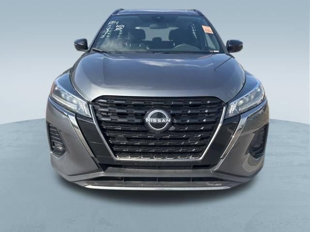 Used 2024 Nissan Kicks SR image 2