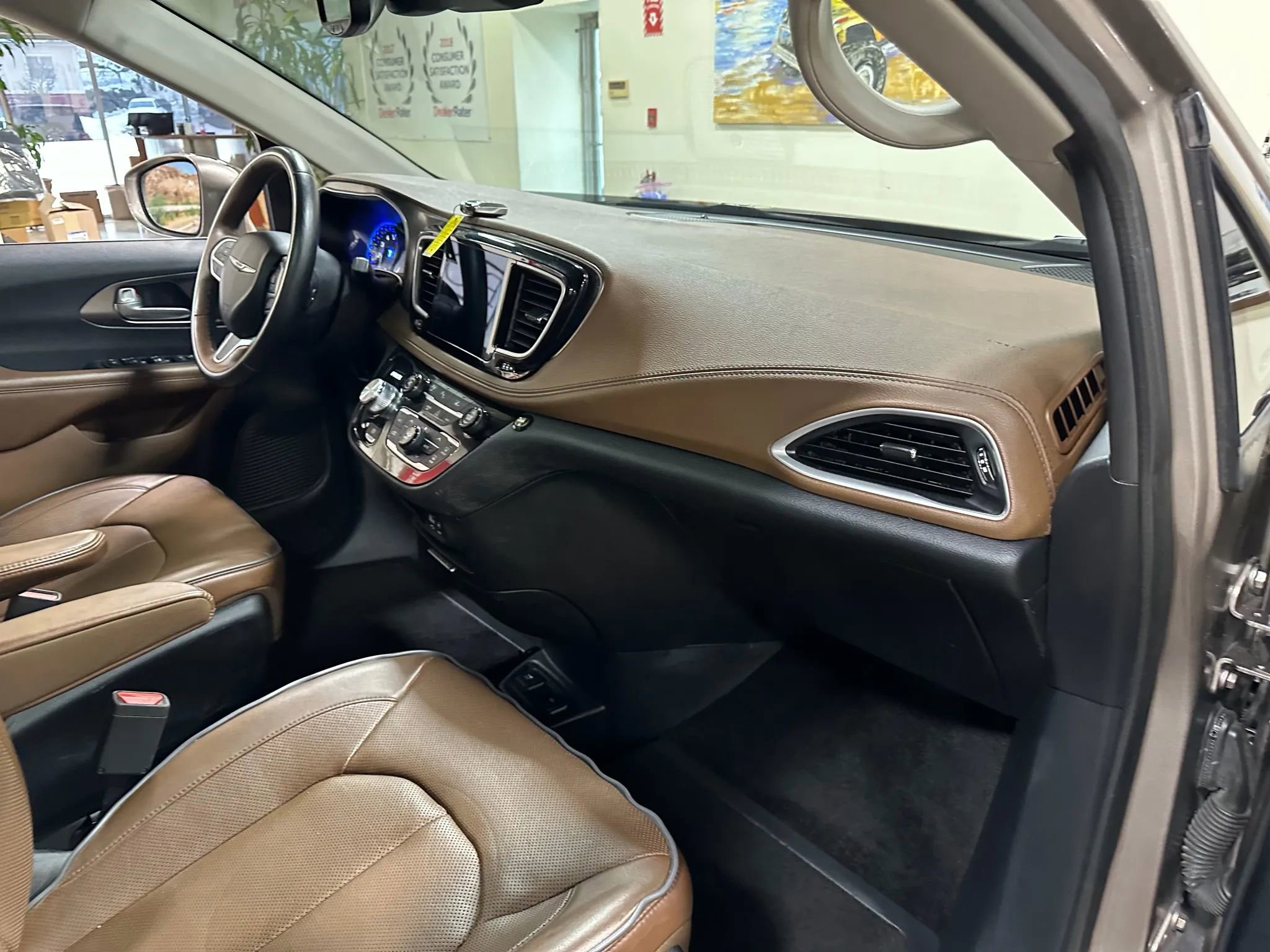 Used 2017 Chrysler Pacifica Limited w/ Advanced Safetytec Group image 37