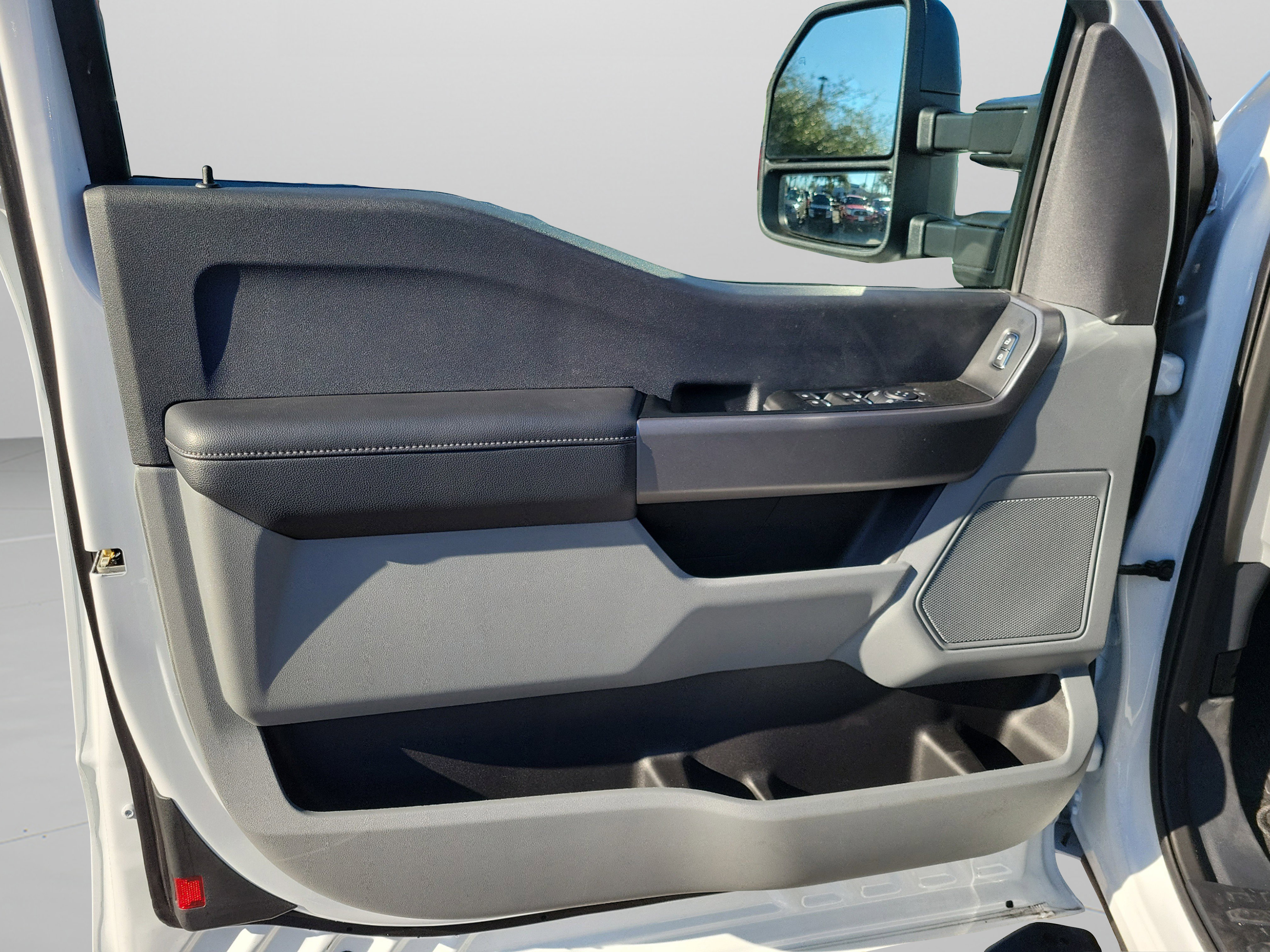 New 2025 Ford F350 XLT w/ FX4 Off-Road Package image 29