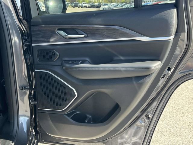 Used 2022 Jeep Grand Cherokee Limited image 24