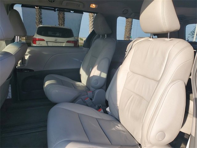Used 2016 Toyota Sienna XLE Premium image 12
