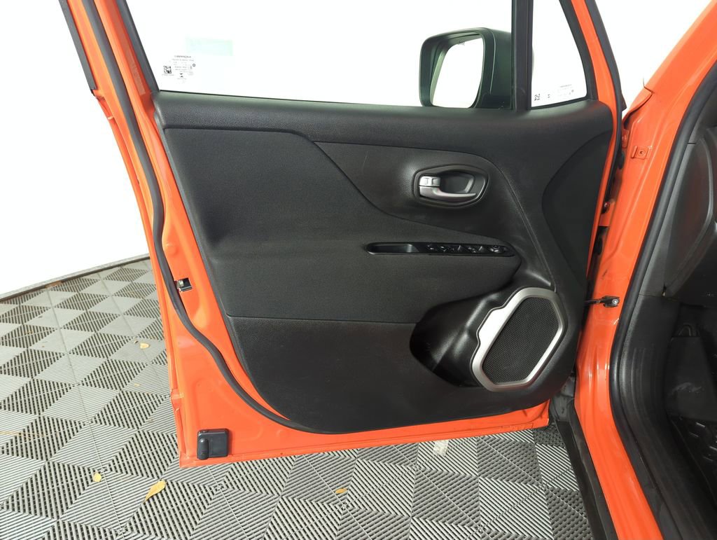 Used 2021 Jeep Renegade Latitude image 18