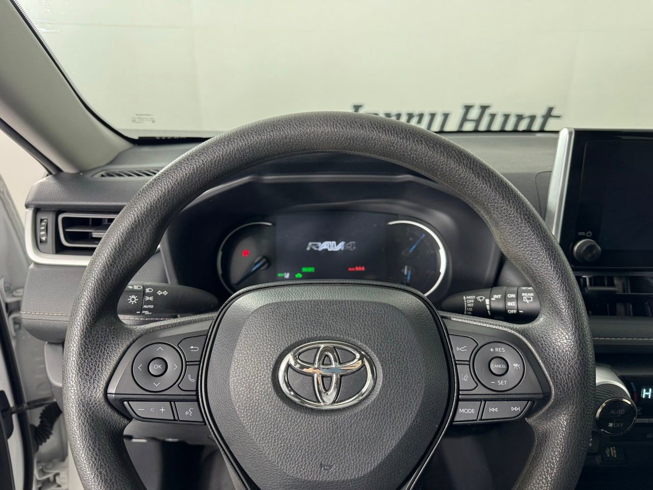 Used 2025 Toyota RAV4 XLE AWD/4WD image 21