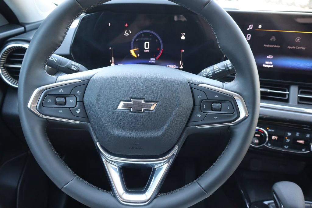 Used 2025 Chevrolet Trax ACTIV w/ Sunroof Package FWD image 6