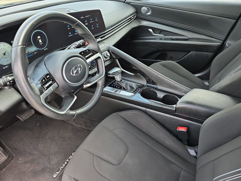 Used 2023 Hyundai Elantra SEL w/ Convenience Package image 15