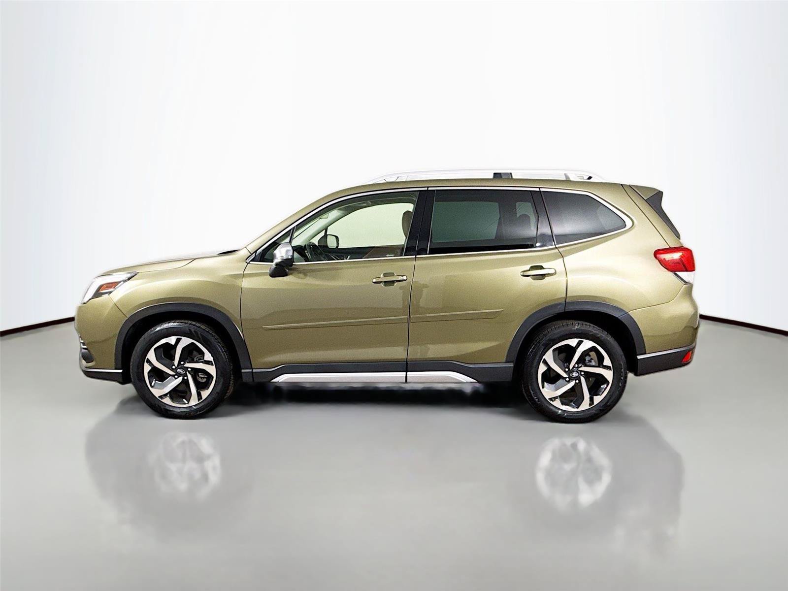 Used 2022 Subaru Forester Touring w/ Popular Package #3 AWD/4WD image 8