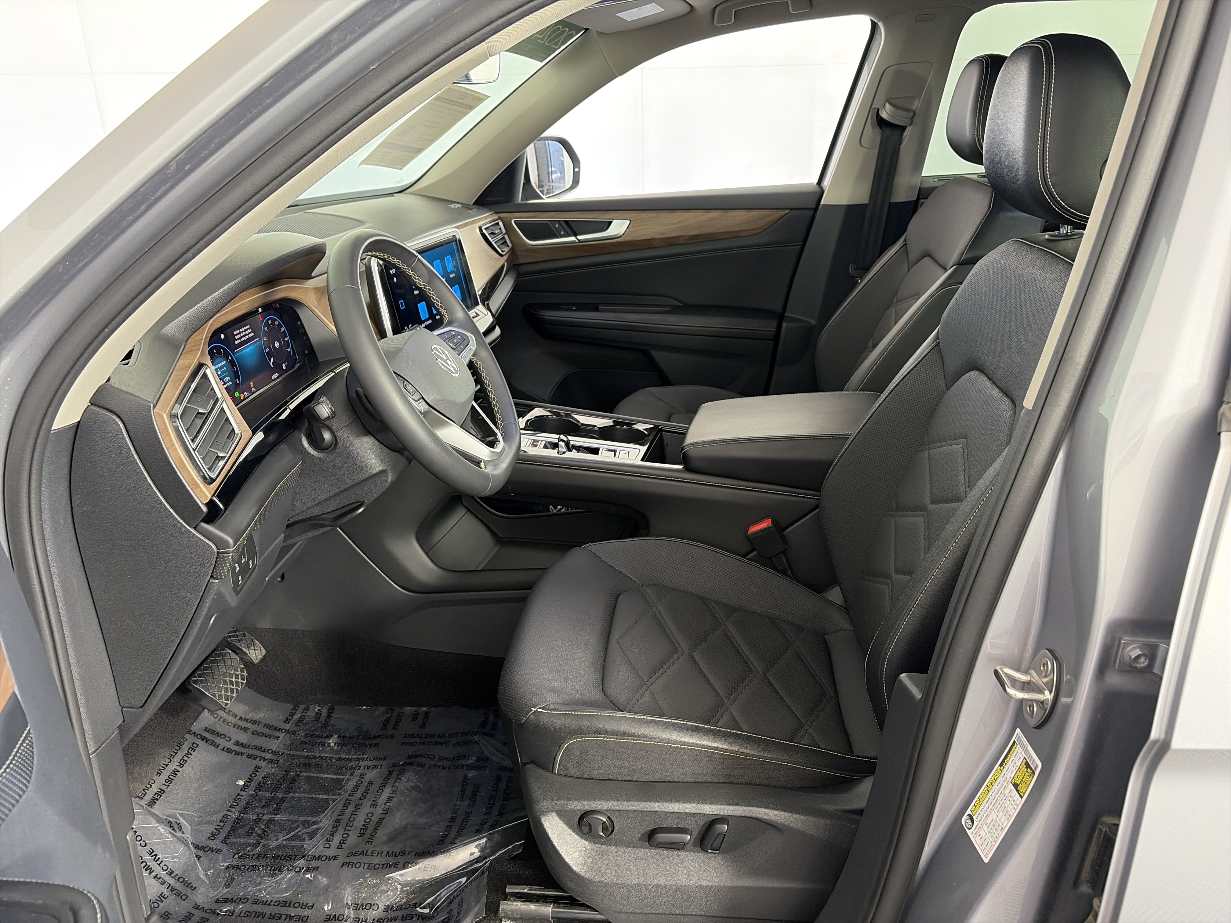 Used 2024 Volkswagen Atlas SE AWD/4WD image 6