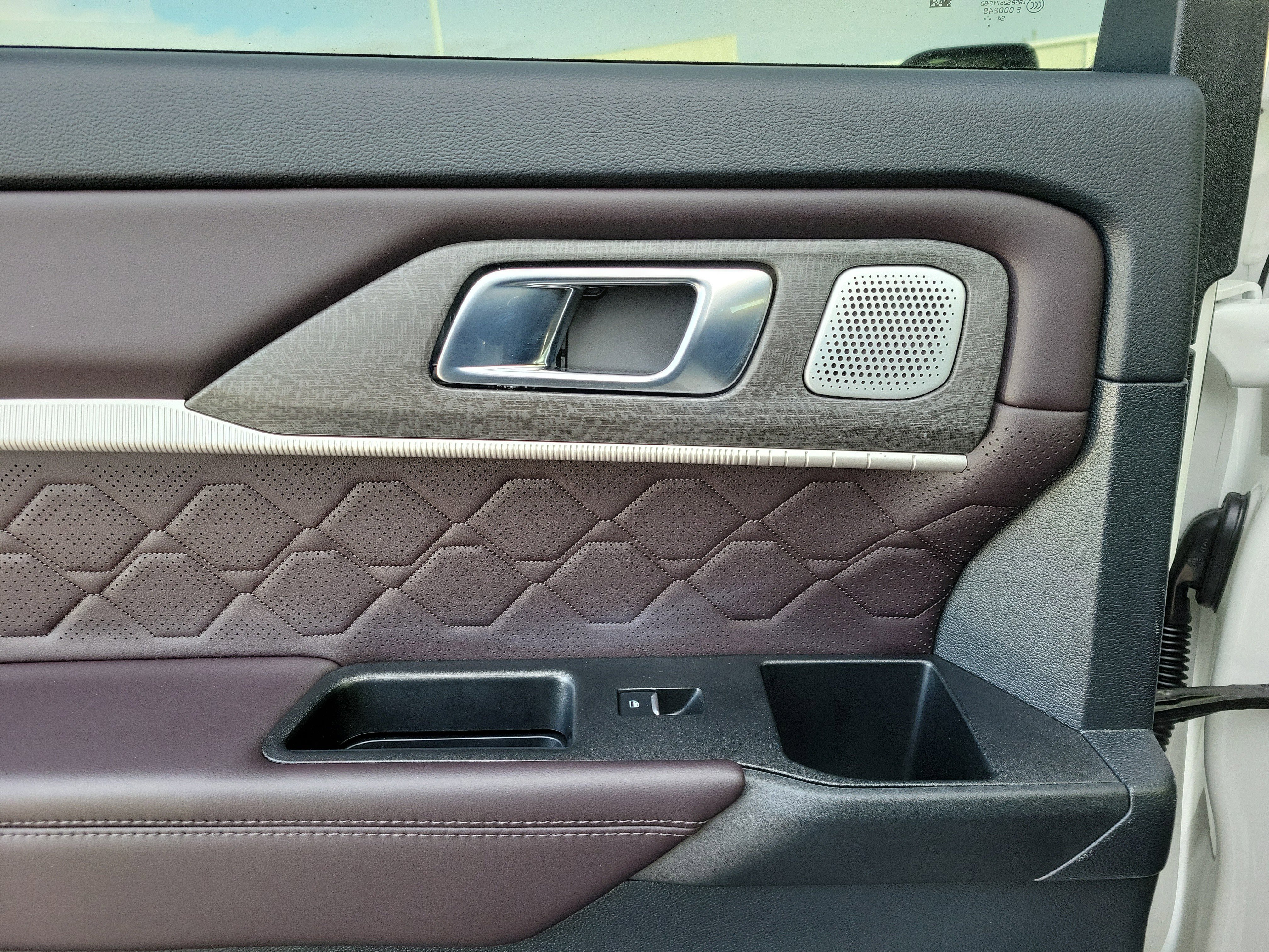 Used 2025 Ford Explorer Platinum w/ Ultimate Package image 12