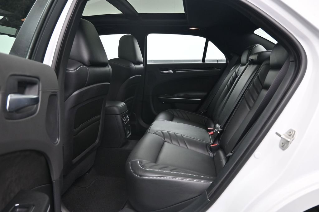 Used 2023 Chrysler 300 C RWD image 29