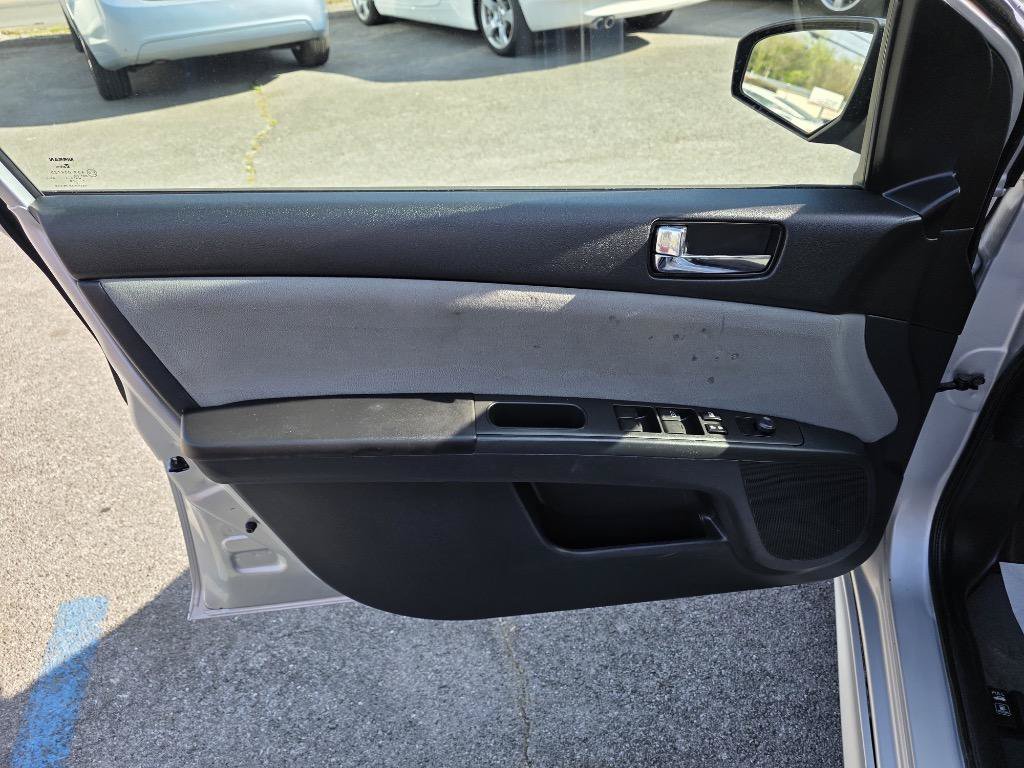 Used 2012 Nissan Sentra 2.0 SR w/ Special Edition Pkg FWD image 15