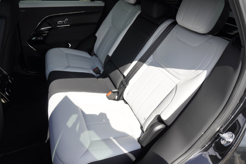 New 2026 Land Rover Range Rover Sport Dynamic SE AWD/4WD image 30