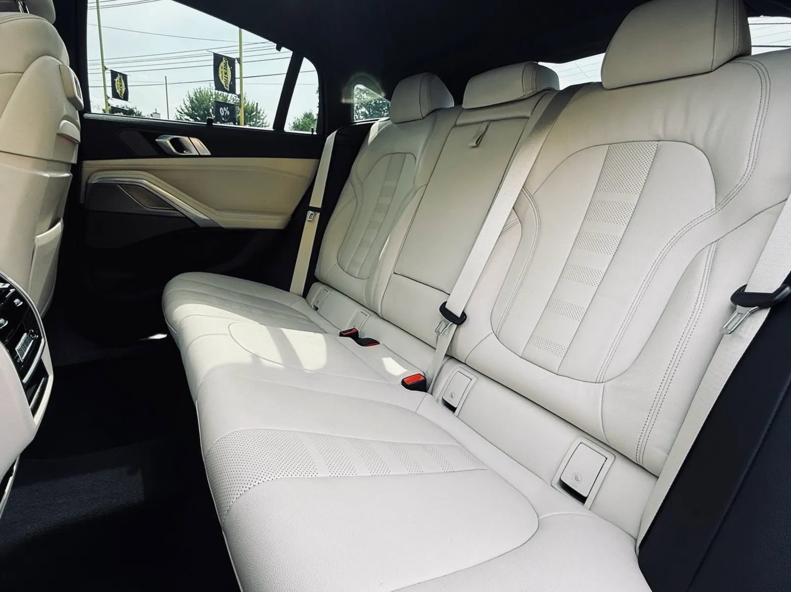 Used 2021 BMW X6 M50i w/ Executive Package image 18