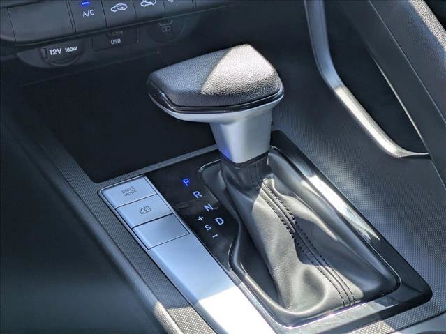 Certified 2025 Hyundai Elantra SE image 12