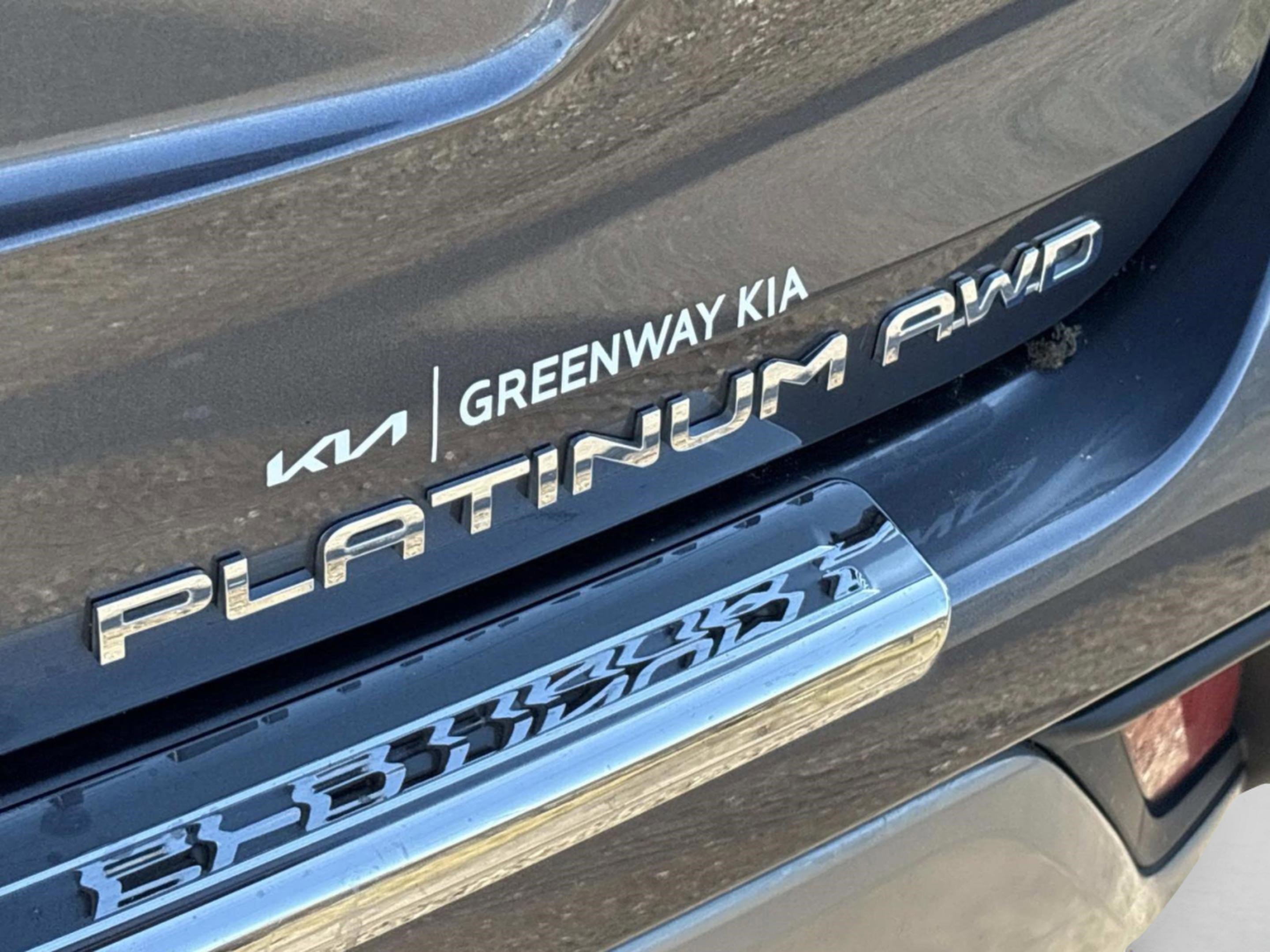 Used 2023 Toyota Highlander Platinum image 13