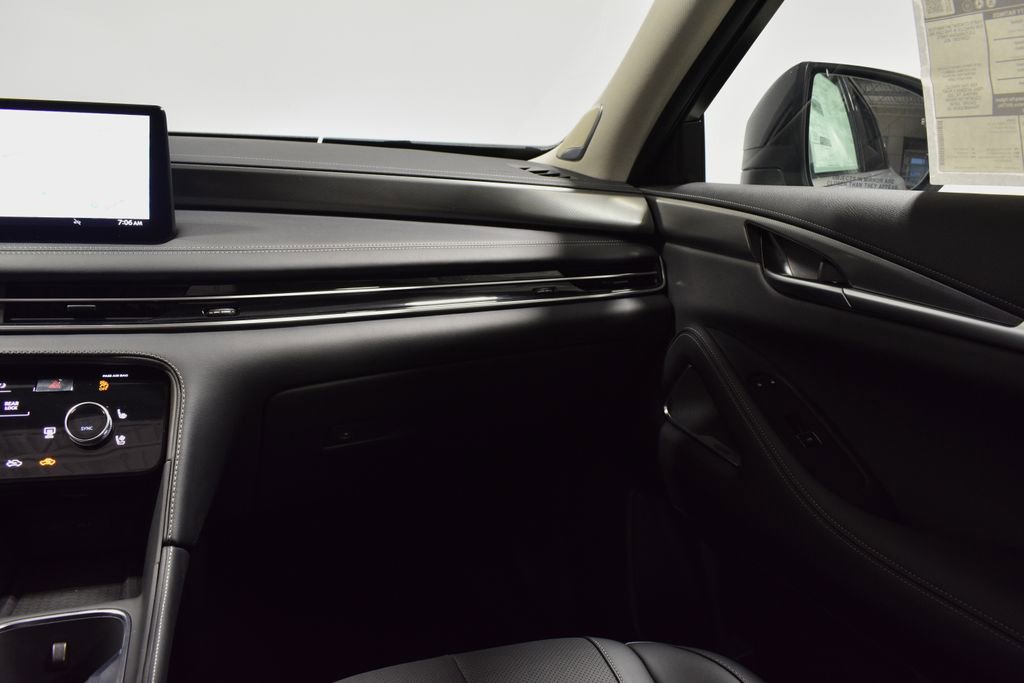 New 2026 INFINITI QX60 Luxe w/ Family Package image 14