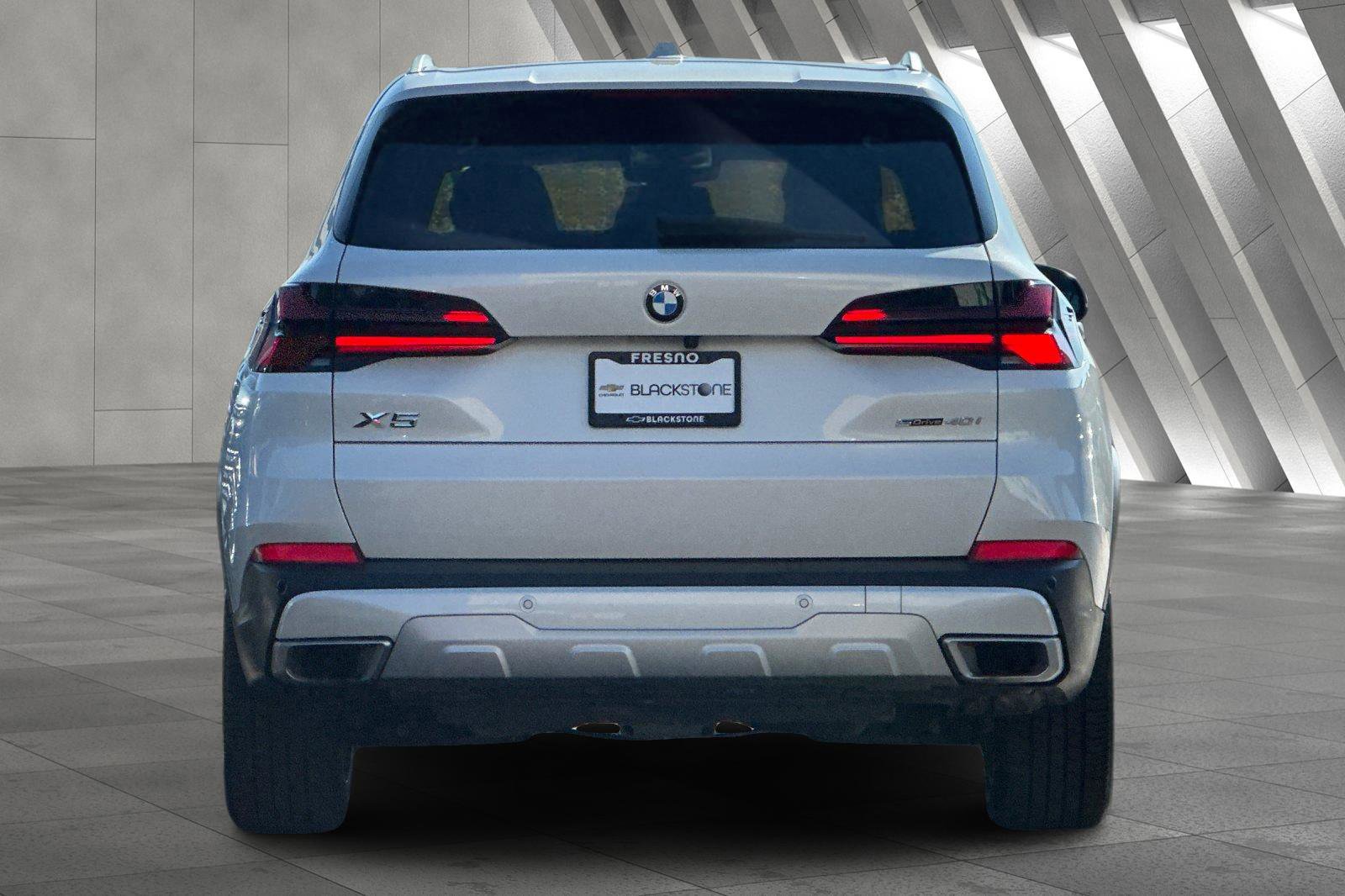 Used 2024 BMW X5 sDrive40i w/ Premium Package image 5