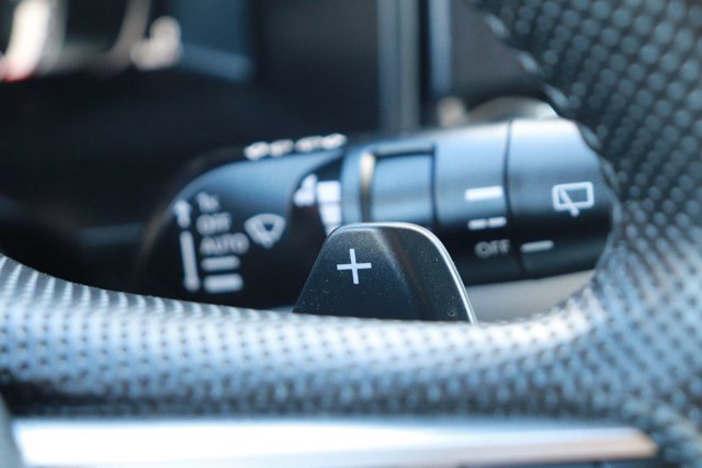 Used 2024 Mitsubishi Outlander 4WD Plug-In Hybrid image 26