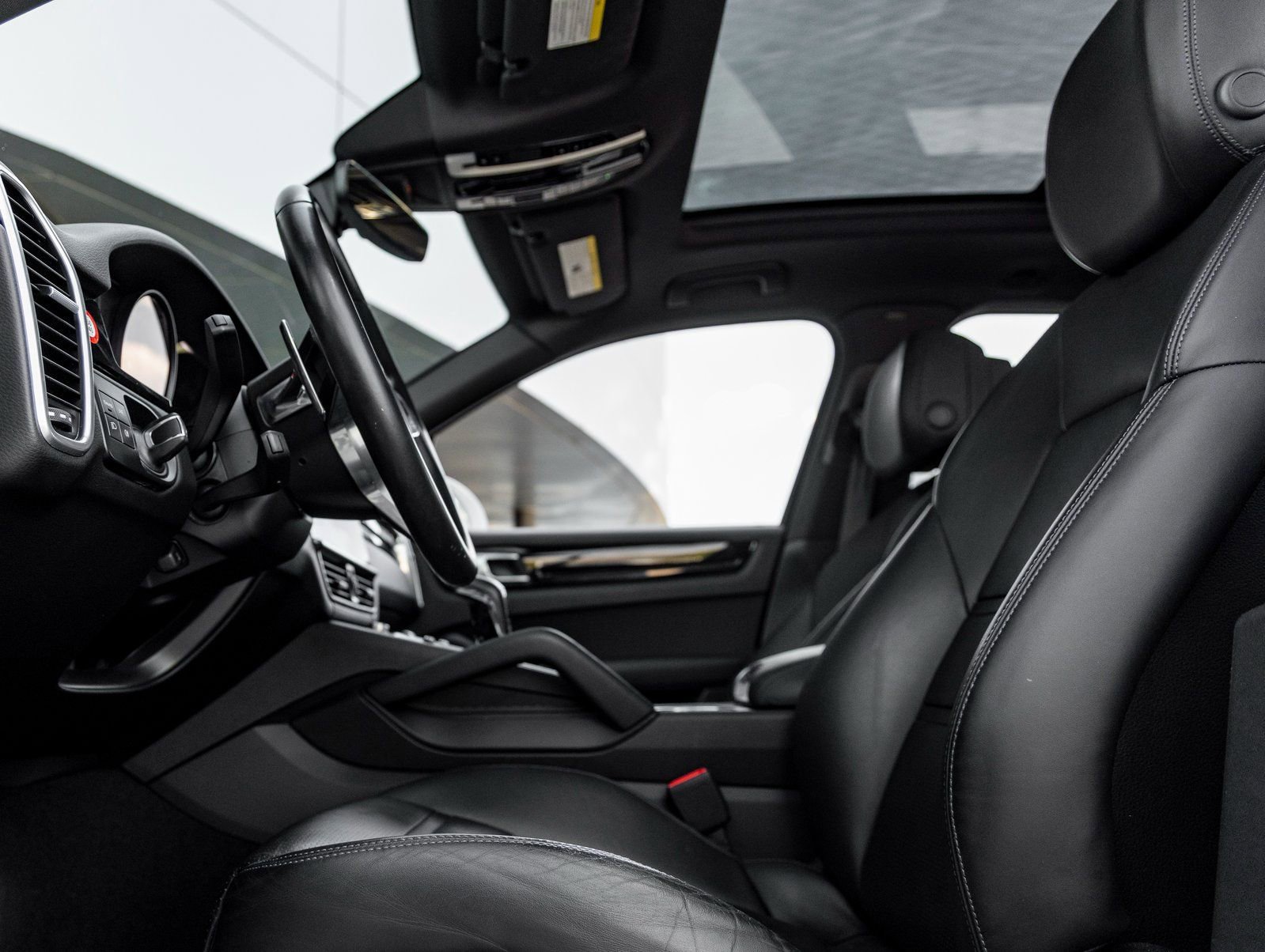 Used 2023 Porsche Cayenne image 23