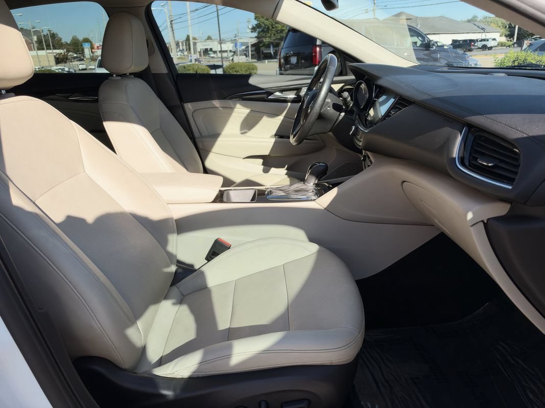 Used 2018 Buick Regal Essence w/ Driver Confidence Package #1 FWD image 15
