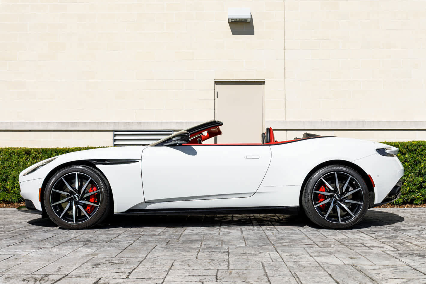 Used 2019 Aston Martin DB11 Volante image 37