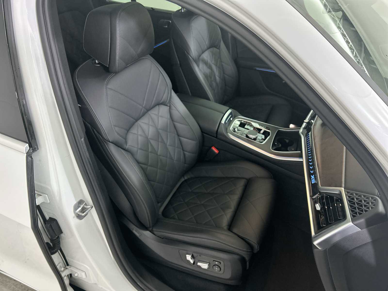 Used 2024 BMW X5 xDrive50e w/ Premium Package image 26