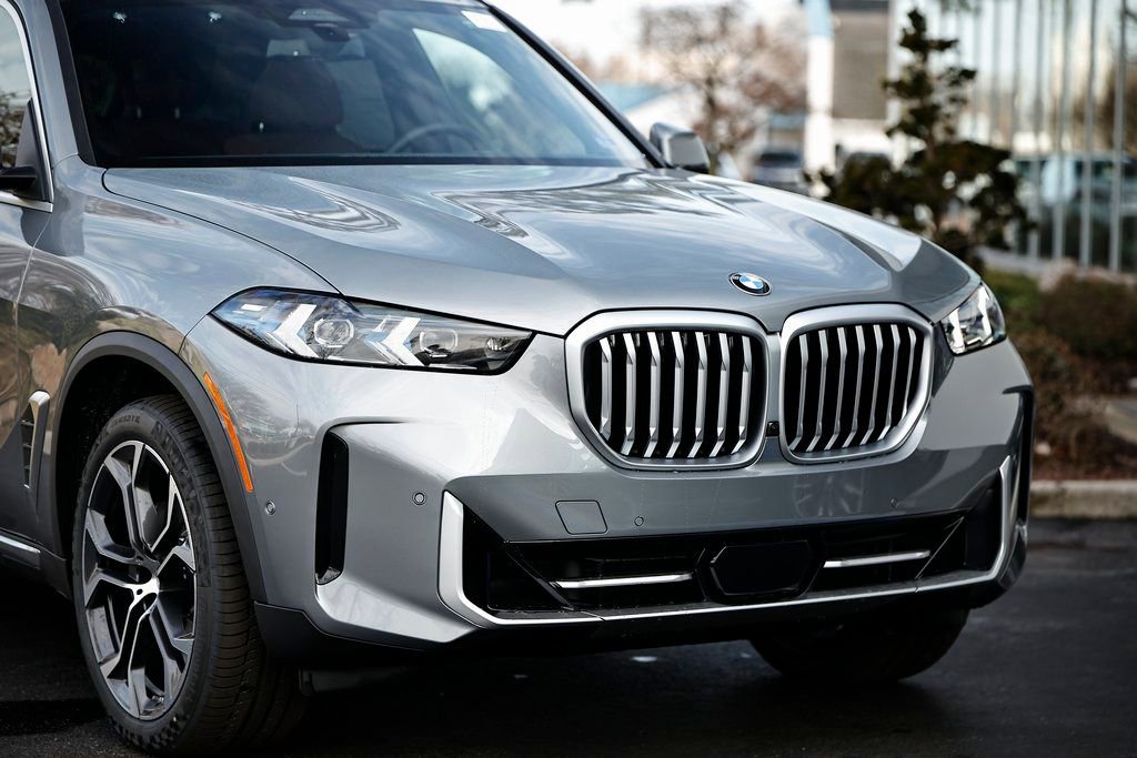 New 2026 BMW X5 xDrive40i w/ Executive Package image 2