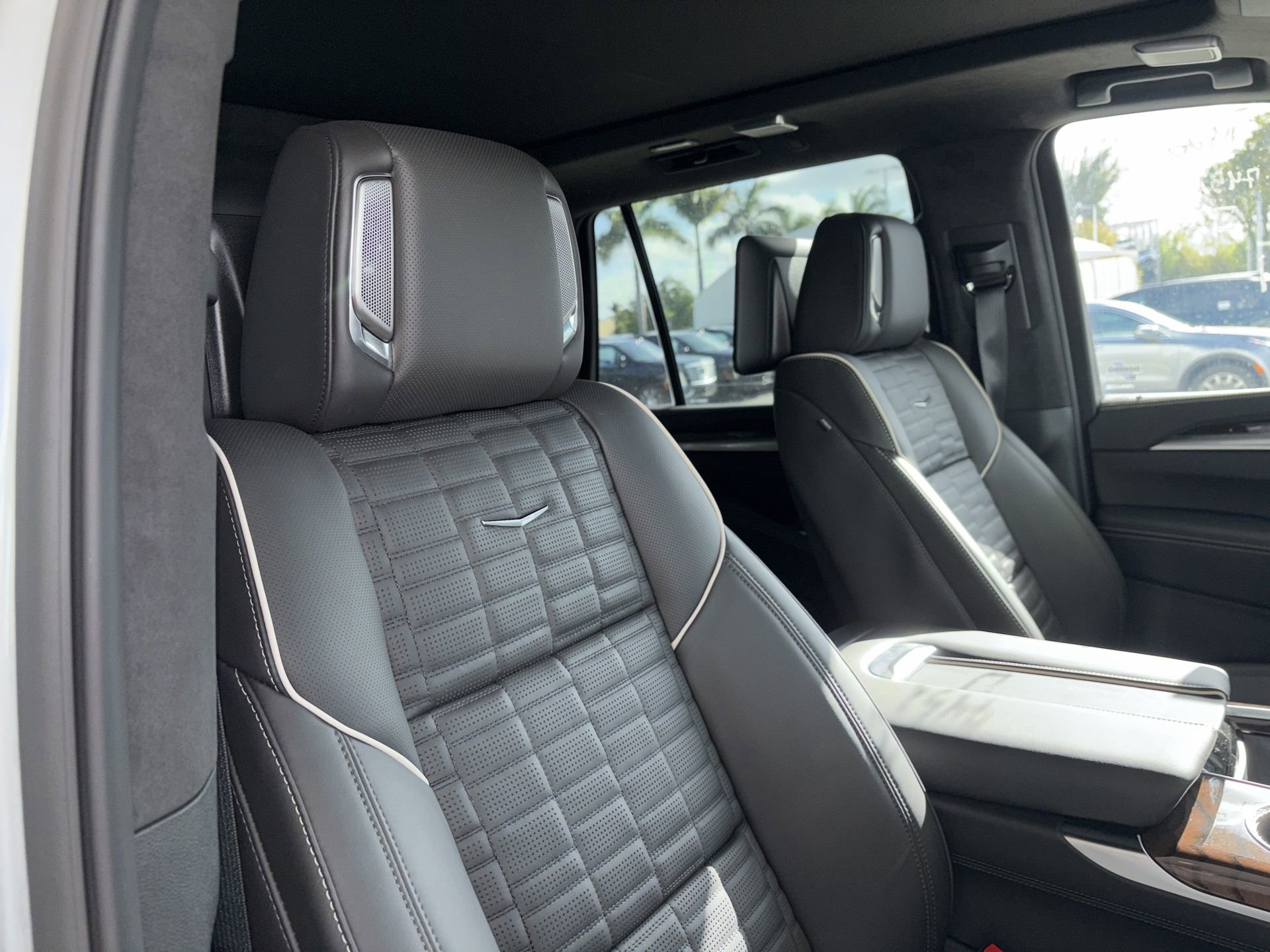 Used 2026 Cadillac Escalade Platinum Sport w/ LPO, ONYX Package image 10