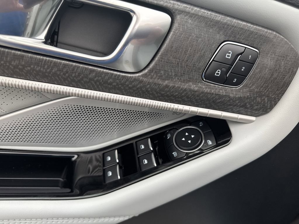 New 2026 Ford Explorer Platinum image 19