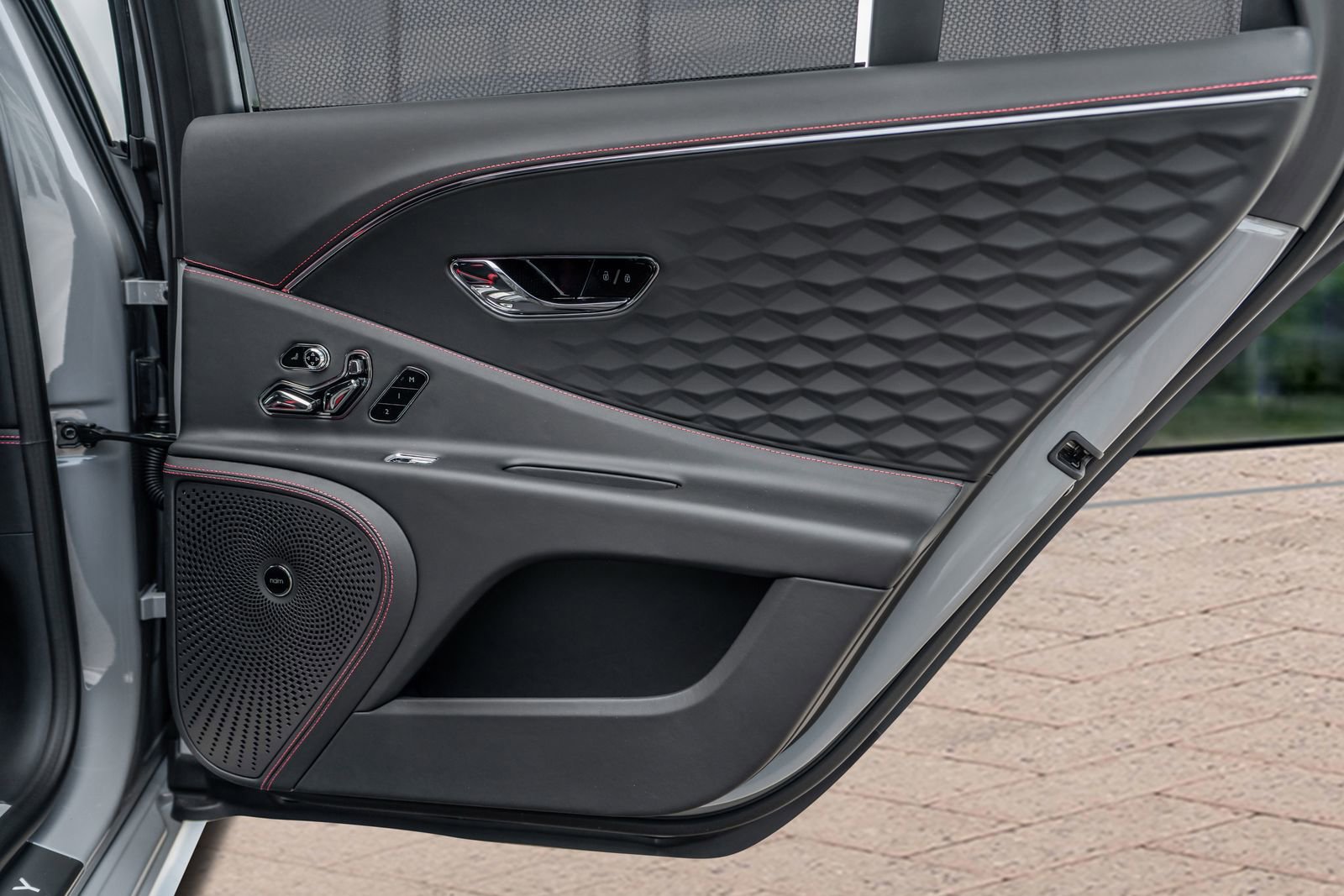 New 2025 Bentley Flying Spur Plug-In Hybrid image 59