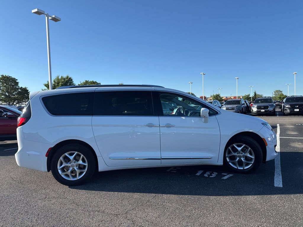 Used 2020 Chrysler Pacifica Touring-L Plus w/ Tire & Wheel Group FWD image 10