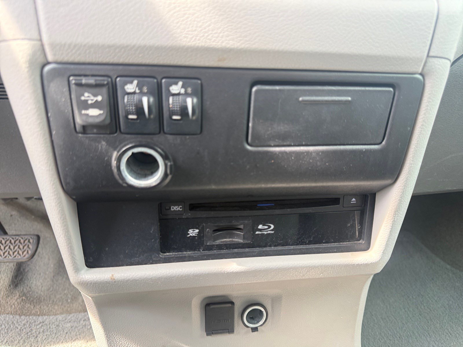 Used 2015 Toyota Sienna XLE Premium AWD/4WD image 29