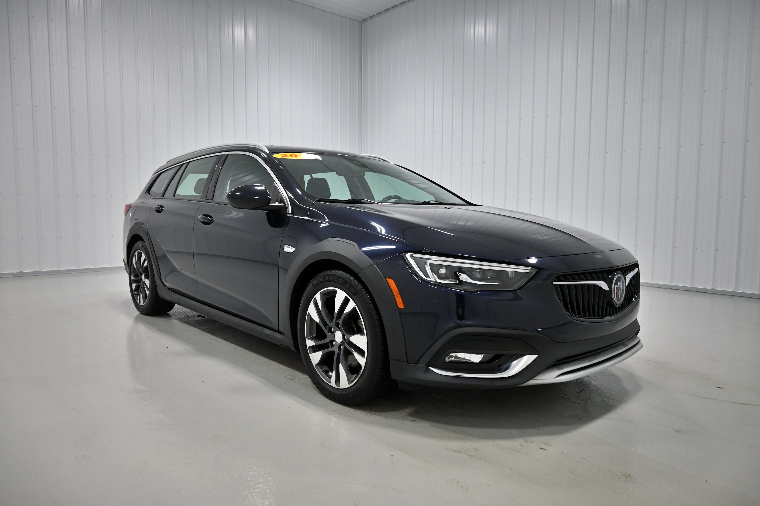 Used 2018 Buick Regal Essence w/ Driver Confidence Package #1 AWD/4WD image 3