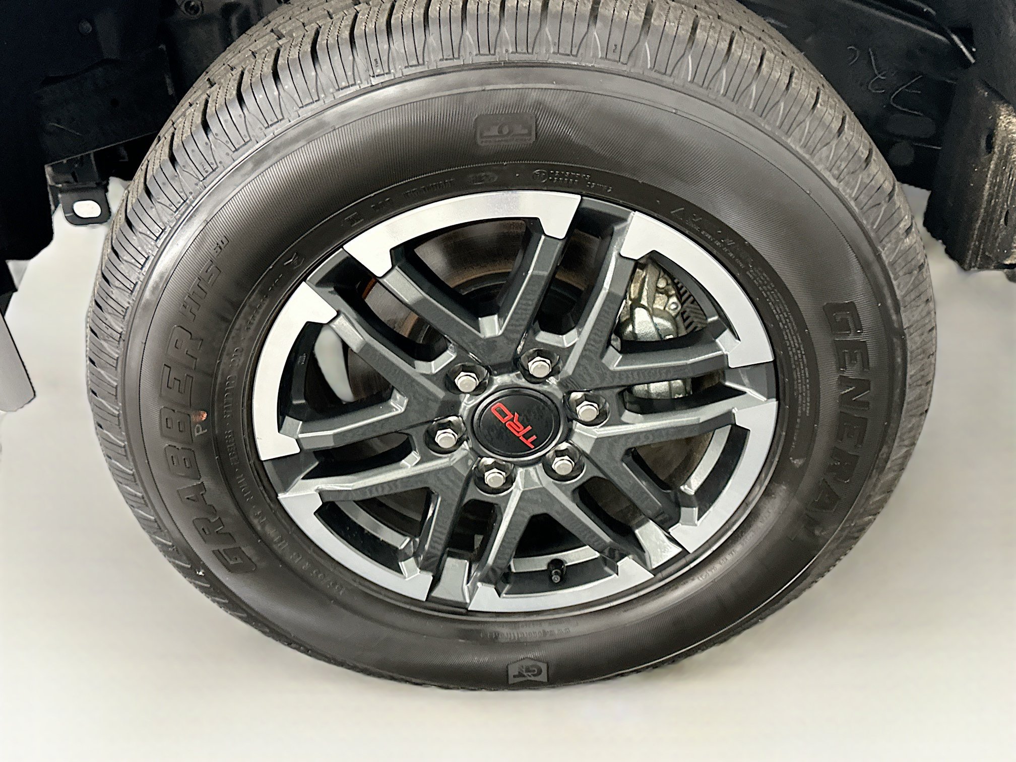 Used 2025 Toyota Tacoma TRD Sport AWD/4WD image 11
