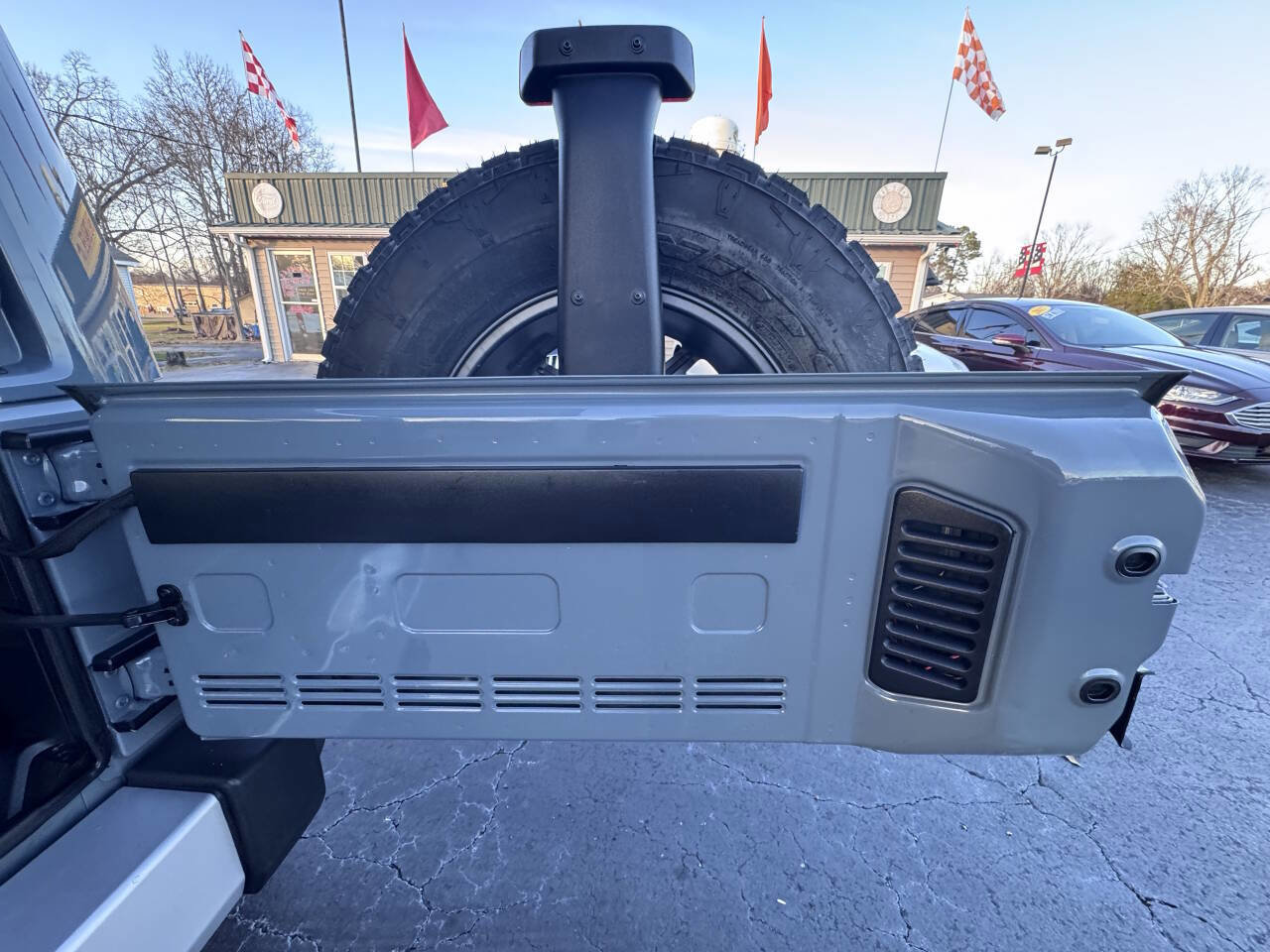 Used 2015 Jeep Wrangler Unlimited Sahara image 37