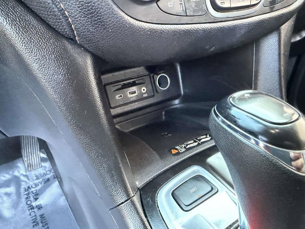 Used 2020 Chevrolet Equinox Premier image 39