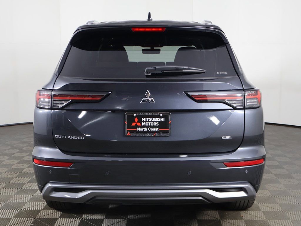 New 2025 Mitsubishi Outlander SEL image 17