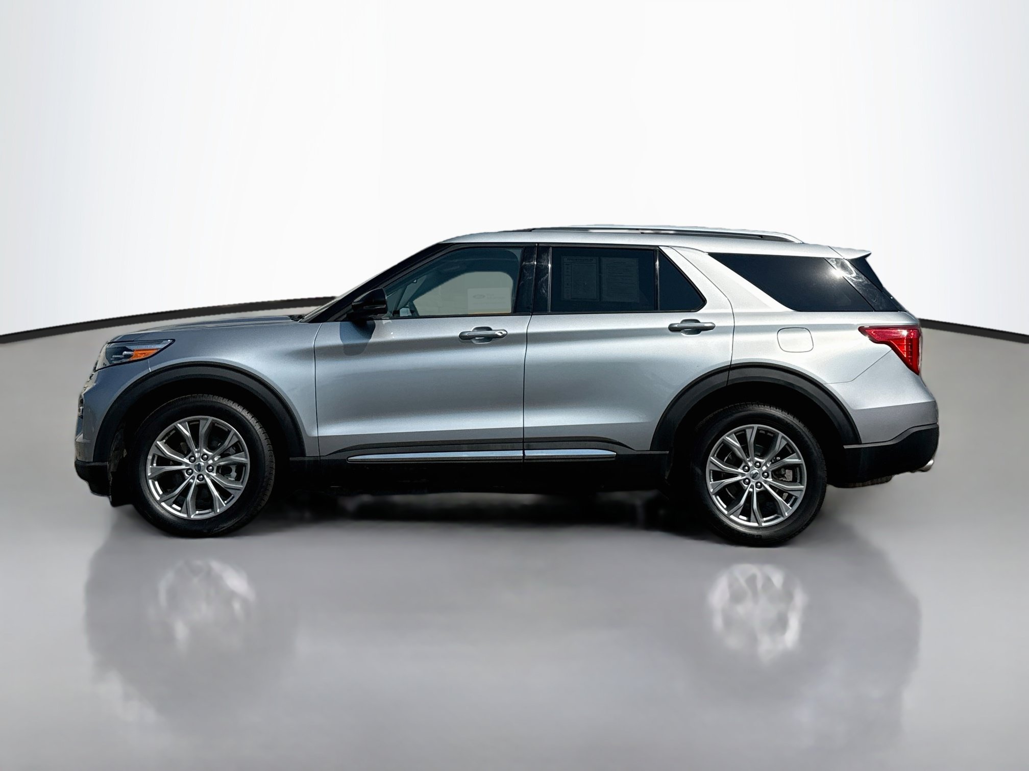 Certified 2022 Ford Explorer Limited w/ Equipment Group 301A AWD/4WD image 4