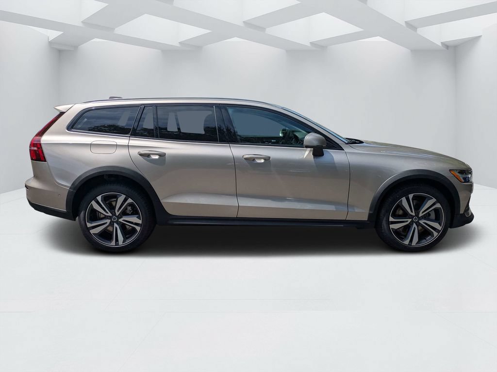 New 2026 Volvo V60 B5 Cross Country Plus w/ Protection Package Premier AWD/4WD image 2
