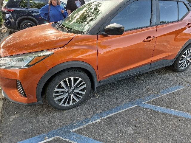 Used 2024 Nissan Kicks SV FWD image 2