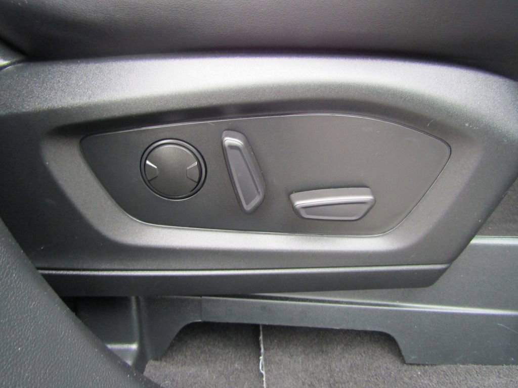 Used 2024 Ford Explorer XLT w/ Equipment Group 202A AWD/4WD image 37