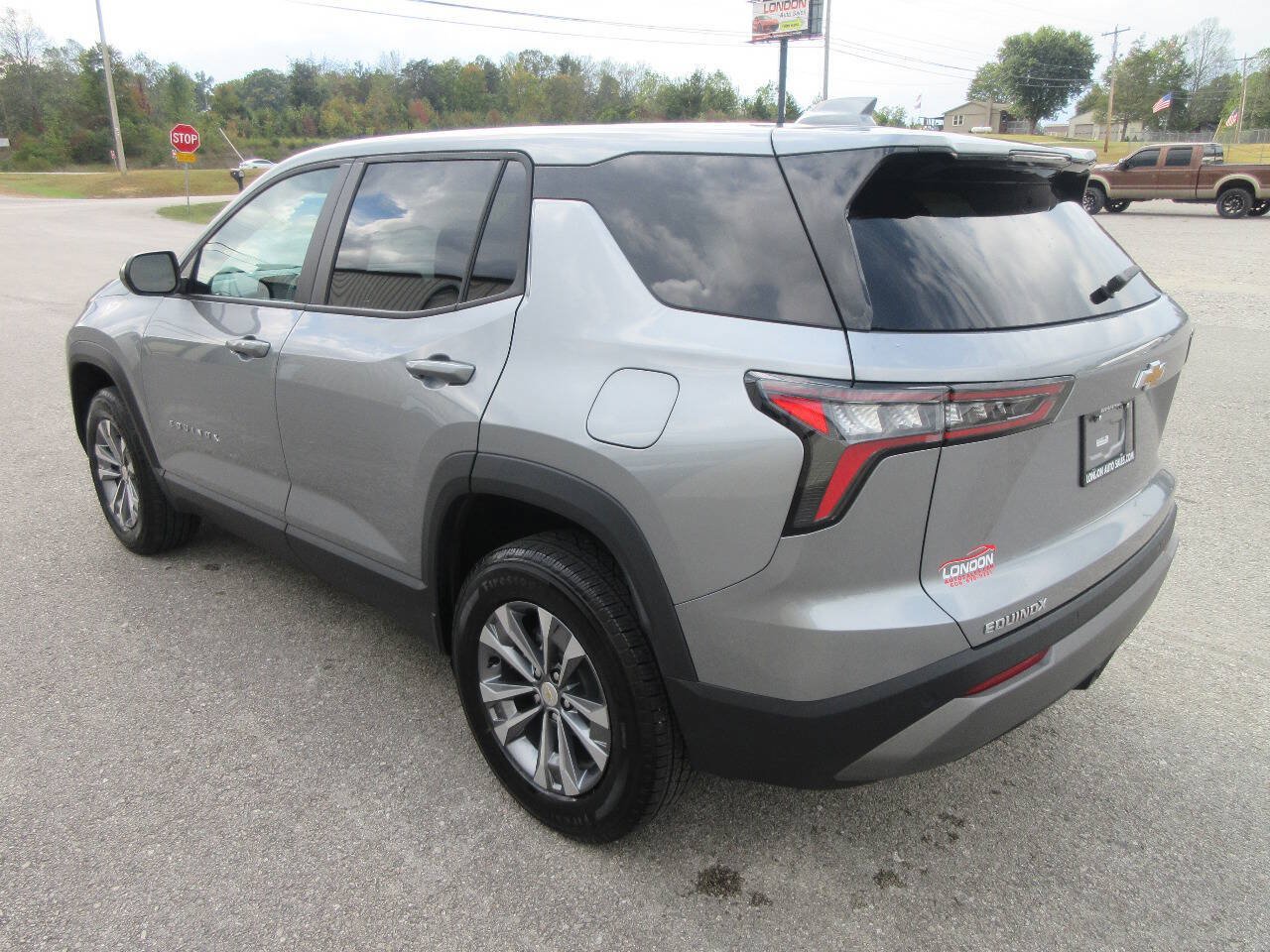 Used 2026 Chevrolet Equinox LT FWD image 4