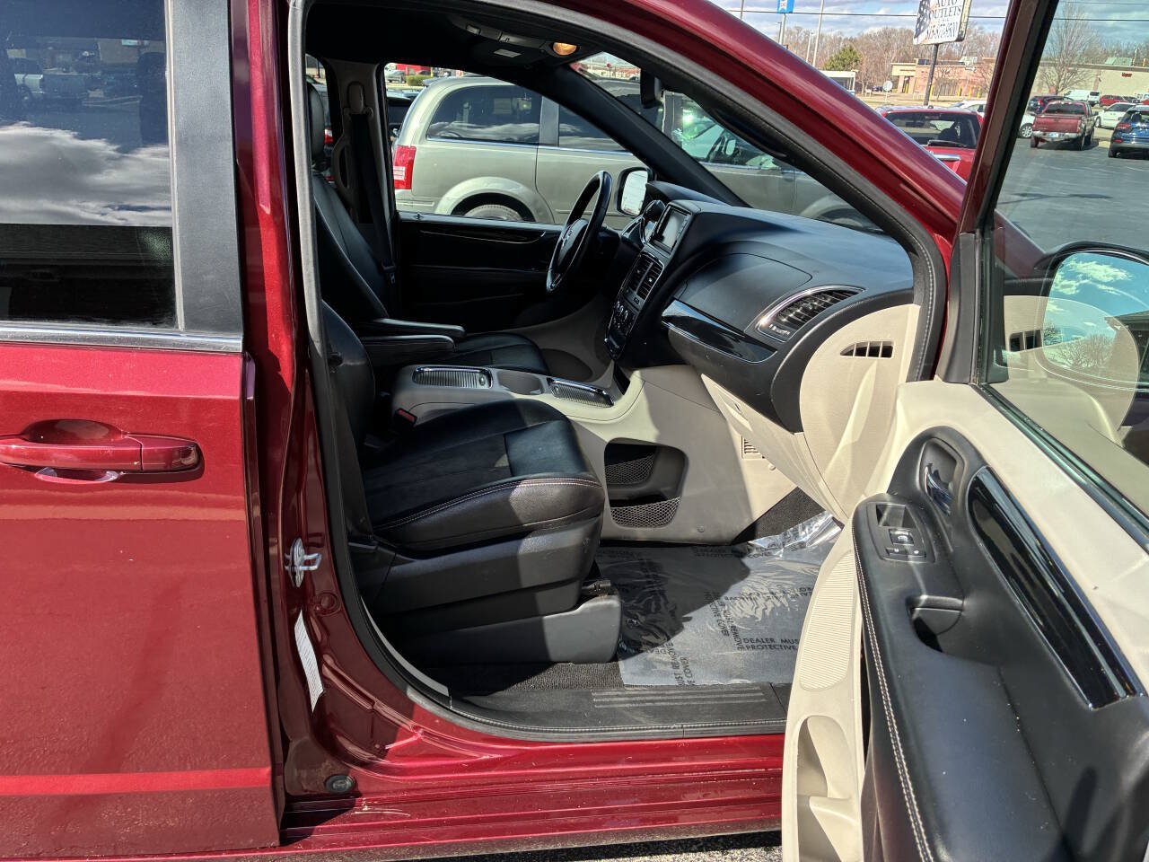 Used 2019 Dodge Grand Caravan SXT FWD image 25