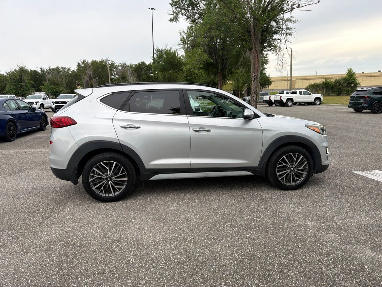 Used 2019 Hyundai Tucson Ultimate w/ Cargo Package FWD image 6