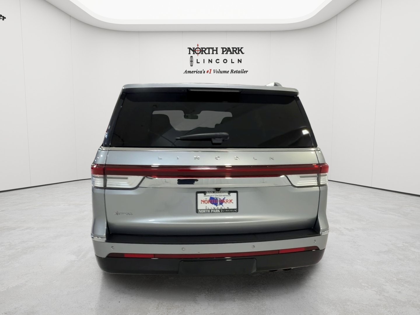 Used 2024 Lincoln Navigator Reserve AWD/4WD image 6